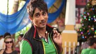 Siddharth to showcase comic side in 'Chashme Buddoor' Thumbnail