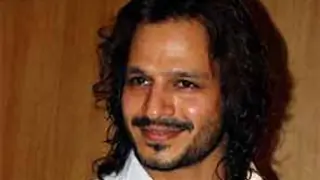 Vivek Oberoi at Mahakumbh with family Thumbnail