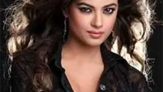 Meera in 'Pakeezah' remake, says it's divine feeling thumbnail