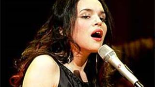 Norah Jones leaves capital mesmerized with performance