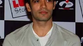 Director Punit turns actor with 'Waisi Waali Khushi' thumbnail