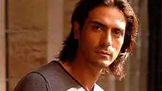 Arjun in phone mess Thumbnail