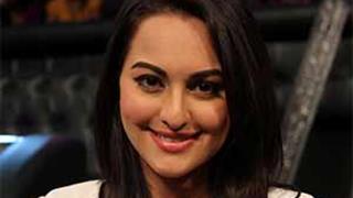 Sonakshi learns the iconic 'Moonwalk'!