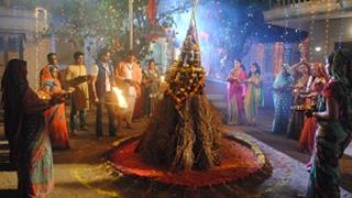 Marriage during holi sequence in Na Bole... Thumbnail