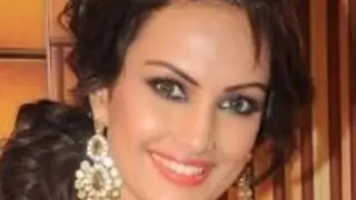 "I missed my first holi after marriage." : Nisha Rawal Thumbnail