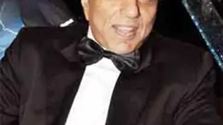 My heart weeps for Sanjay: Dharmendra thumbnail