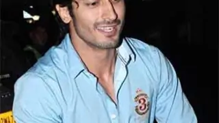 When real commando praised reel-life commando Vidyut Thumbnail