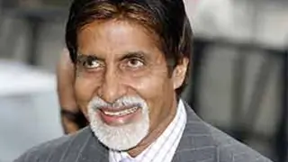 Big B turns quizmaster, asks fans to find fault Thumbnail