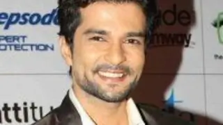 "Painting is a stress buster for me.":RaQesh Vashisth Thumbnail