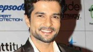 "Painting is a stress buster for me.":RaQesh Vashisth