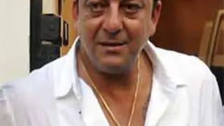 Sanjay Dutt gets bail in cheating case filed by producer thumbnail