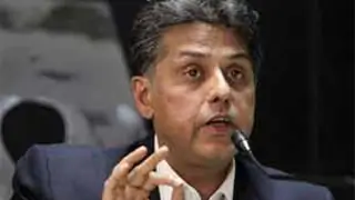 Manish Tewari hands over Phalke award to Pran thumbnail