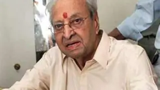 Pran conferred Phalke Award at home thumbnail