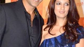 On Mother's Day, Akshay thanks Twinkle for his success