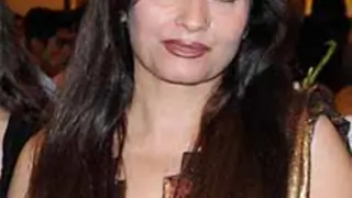 Salma Agha to direct a women centric film thumbnail