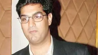 Kunal Roy Kapoor in search of hero for directorial Thumbnail