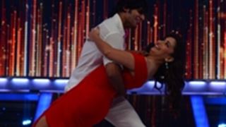 Karanvir Bohra gets a chance to dance with Madhuri Dixit Nene! Thumbnail