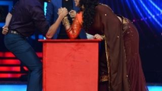 Arm Wrestling time on India's Dancing Superstar Thumbnail