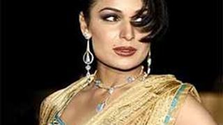 Meera to promote 'Bhadaas', keen to clear court mess Thumbnail