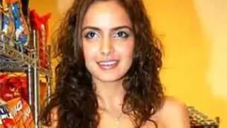 Shazahn excited to be in 'Bol Bachchan' Telugu remake Thumbnail