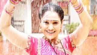 Disha Wakhani plays garba in the rain!