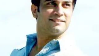 I am a complete family man on Sundays: Sharad Kelkar Thumbnail