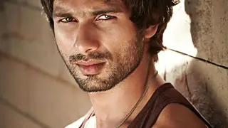 Shahid to go bald Thumbnail