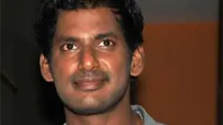 Vishal celebrates birthday on 'Pandianadu' sets Thumbnail