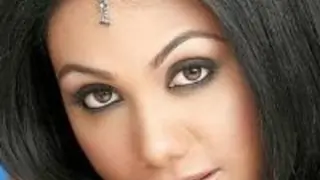 Hetal Yadav choreographs for a song sequence. thumbnail