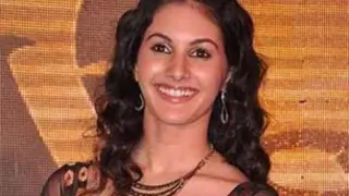 I signed 'Anegan' due to story, not Dhanush: Amyra Dastur Thumbnail