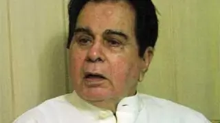 Dilip Kumar shifted out of ICU Thumbnail