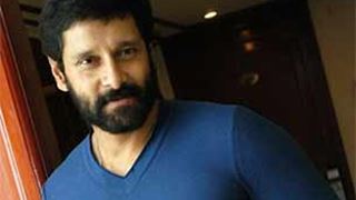 Vikram shaves head for 'Ai'