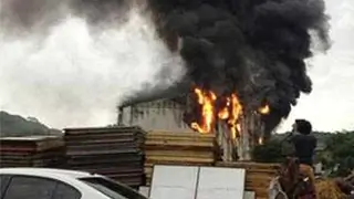 Set of Comedy Nights with Kapil turns into ashes and is destroyed! Thumbnail