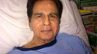 Dilip Kumar discharged from hospital Thumbnail