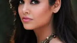 Esha Gupta's quiet USA trips Thumbnail