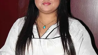 When contestants lifted Bharti on 'Bachelorette' Thumbnail