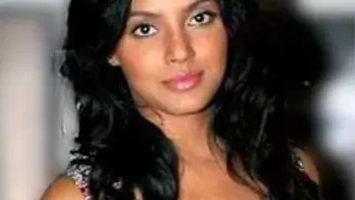 Neetu Chandra practicing Kathak for theatre debut Thumbnail
