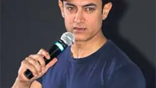 In 3 days, 'Dhoom: 3' crosses Rs.100 crore; likely to cross Rs.250 Thumbnail