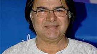 Bollywood celebs in tears at Farooque Sheikh's funeral