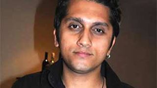 Mohit Suri misses 'Awarapan' during honeymoon Thumbnail