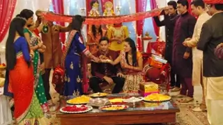 Raj and Avni exchange their mobile numbers in a unique way!