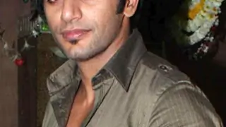 "I want to experiment with different roles" : Karanvir Bohra Thumbnail