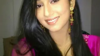 Disha Parmar followed by fan in Melbourne Thumbnail