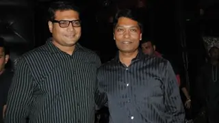 Inspector Daya and Abhijeet get mobbed Thumbnail