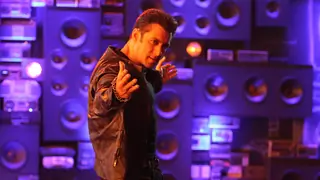 Salman shoots with old radio sets thumbnail