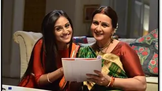 Suresh to burn Sharda's books in Ekk Nayi Pehchaan Thumbnail