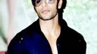 Rohit Shetty helps Karanvir Bohra overcome fears! Thumbnail