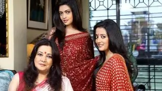 Riya, Raima to join mom Moon Moon on campaign trailer Thumbnail