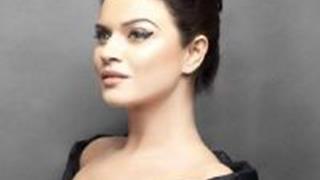 "I love the art of make-up" -  Aashka Goradia