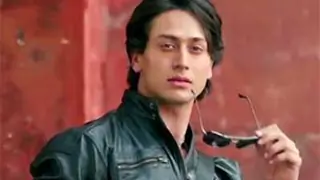 Tiger Shroff gives Chetan Bhagat a complex? Thumbnail